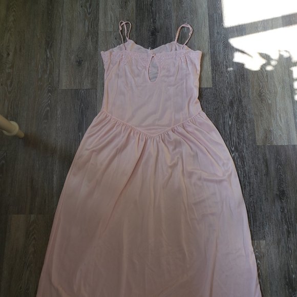 Cara pink robe and matching dressing gown - Picture 13 of 16